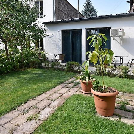 The Nut Guest House Erywań Zewnętrze zdjęcie